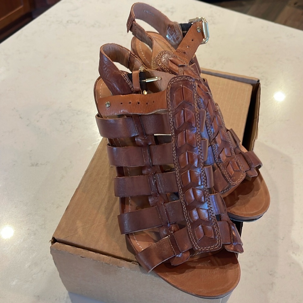 Brand new pikolinos heeled sandals. Size 11